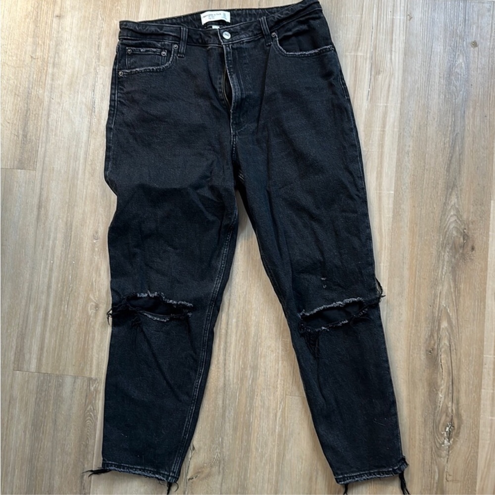 Abercrombie and Fitch The Mom High Rise Black Distressed Knee Jeans| Size 31 12r